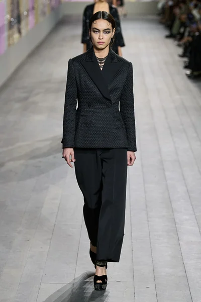Look 38